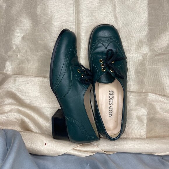 retro 70s green brogue block heel shoes (the Aly modshoes) - Picture 3 of 11